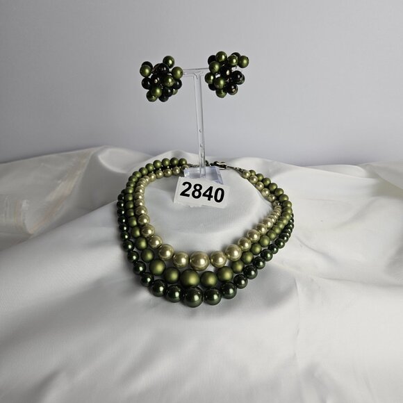 Vintage Olive Green Ombre Faux Pearl Necklace & Clip-On Earrings Set – 17" - Picture 16 of 16